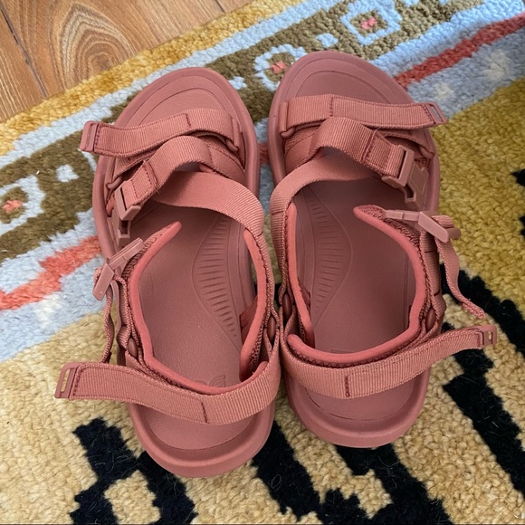 NWOB Teva Hurricane Verge sandals - Picture 4 of 7